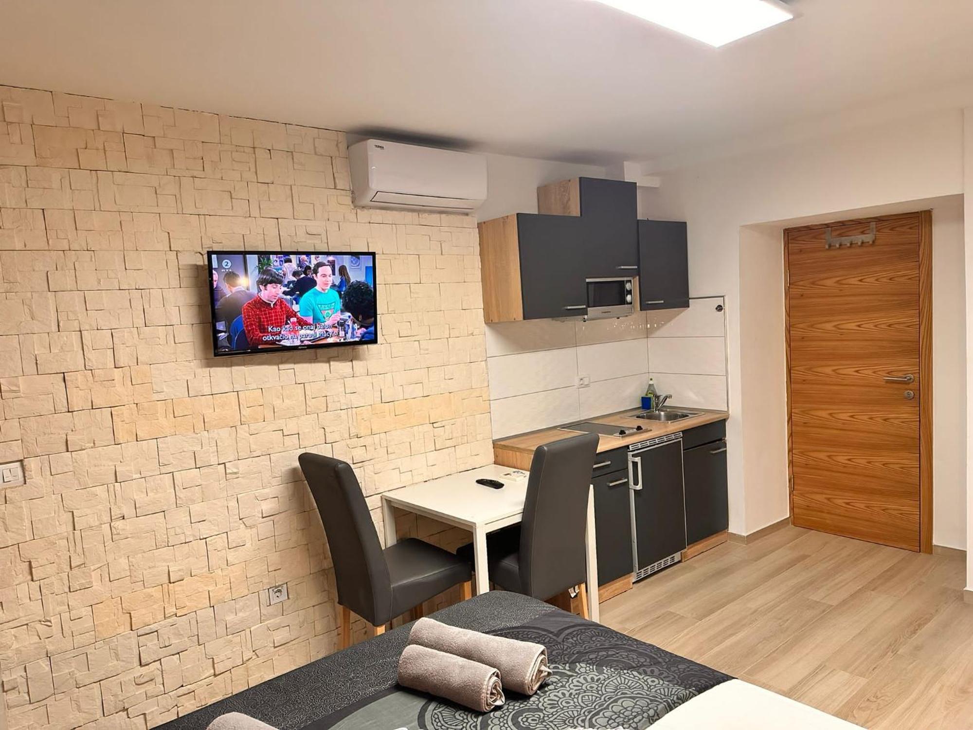 Old *** Apartman