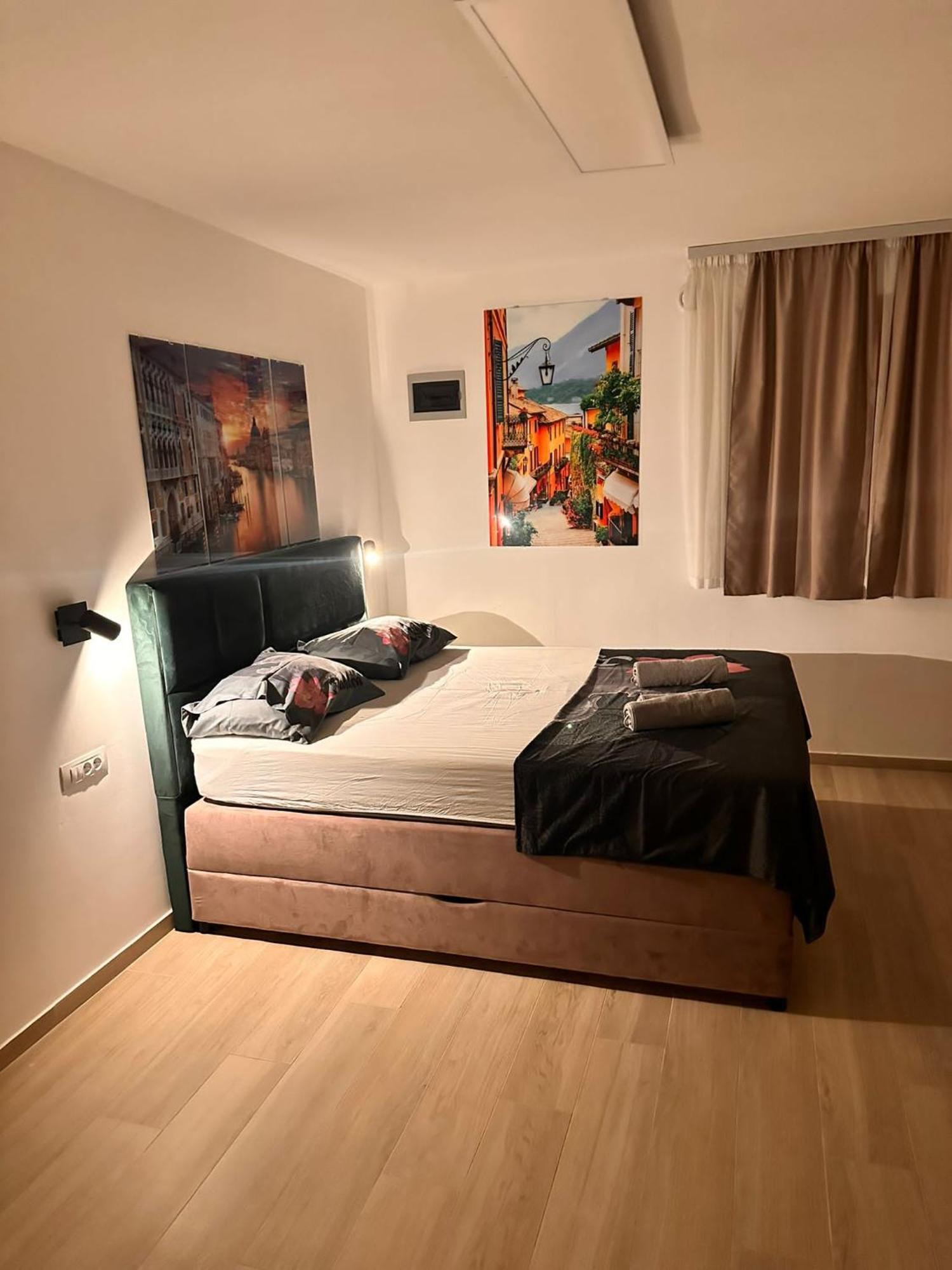 Old *** Apartment *
